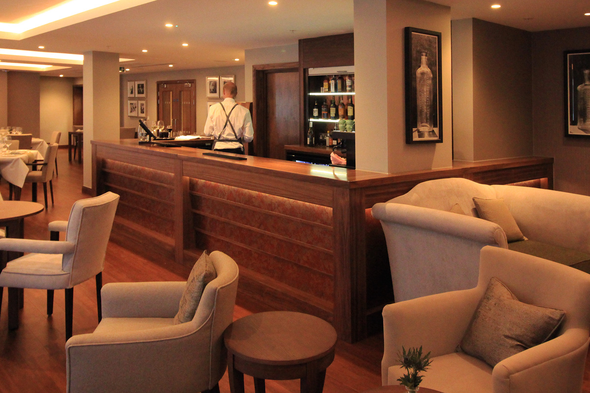 Restaurant Bar Counter